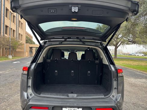 Used 2025 Nissan Pathfinder SV image 26