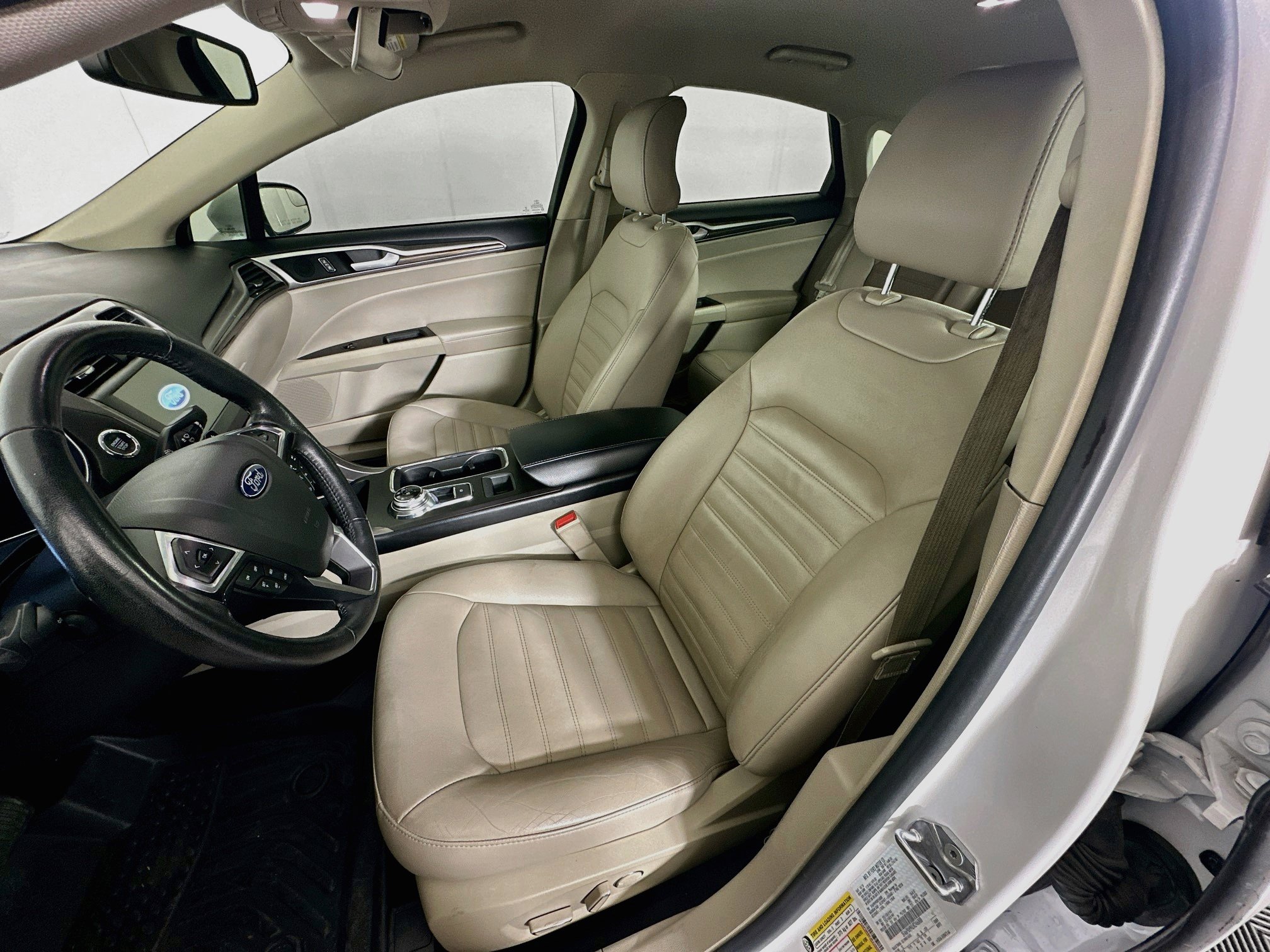 Used 2018 Ford Fusion SE w/ Fusion SE Technology Package FWD image 13