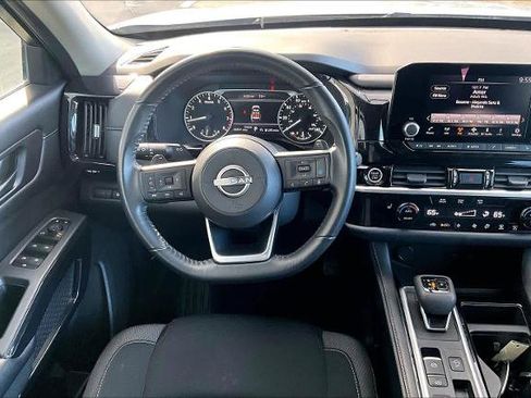 Certified 2024 Nissan Pathfinder SV image 5