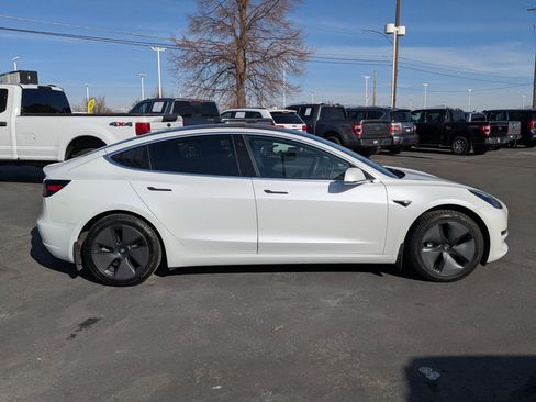 Used 2019 Tesla Model 3 Standard Range Plus image 2
