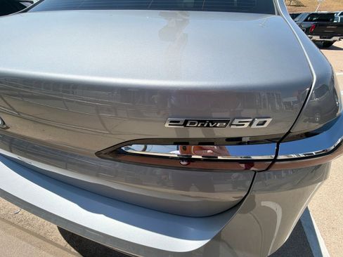 Used 2024 BMW i7 eDrive50 RWD image 18