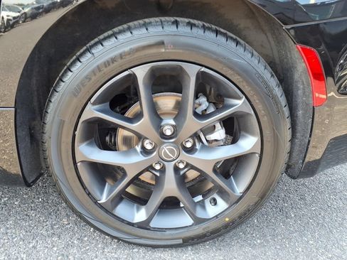 Certified 2025 Chrysler Pacifica Limited FWD image 19