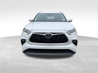 Used 2023 Toyota Highlander Platinum video 2