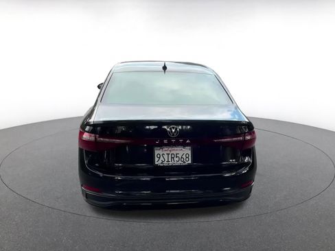 Used 2025 Volkswagen Jetta SE image 12