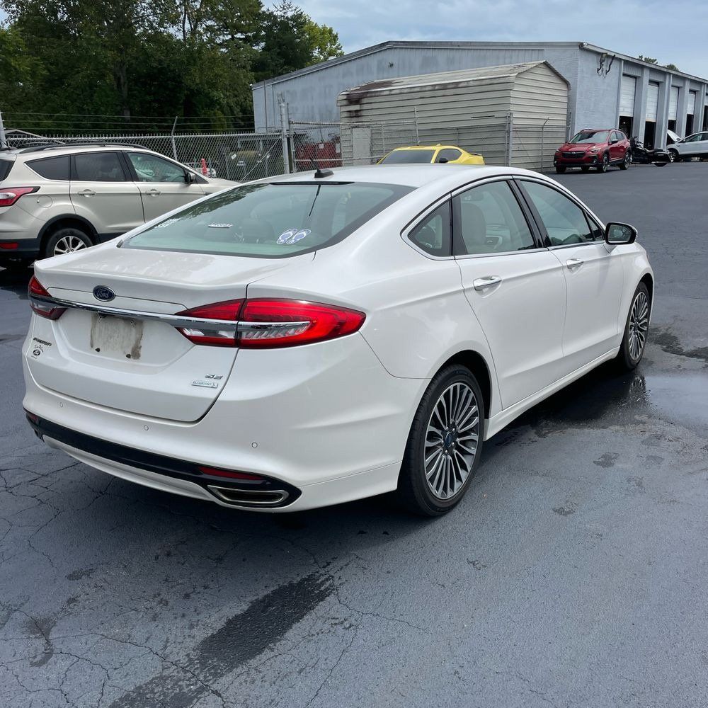 Used 2017 Ford Fusion SE w/ Fusion SE Technology Package FWD image 3