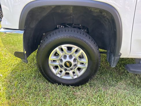 Used 2024 Chevrolet Silverado 2500 LT image 41