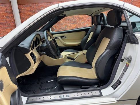 Used 2004 Mercedes-Benz SLK 230 image 9