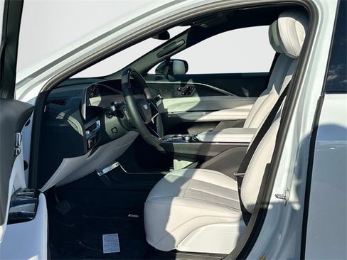 New 2026 Cadillac Lyriq Luxury image 10