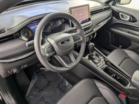 New 2026 Jeep Compass Latitude image 9