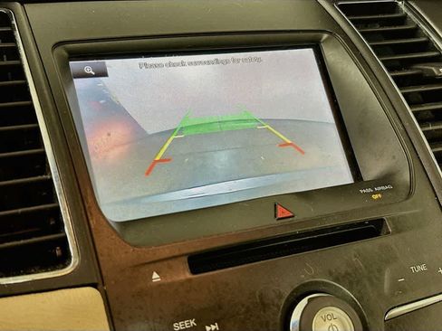 Used 2015 Ford Taurus SEL w/ Equipment Group 201A FWD image 26
