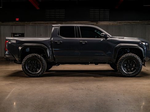 Used 2026 Toyota Tacoma TRD Off-Road w/ TRD Off Road Upgrade Package AWD/4WD image 11