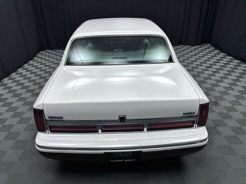 Used 1997 Lincoln Town Car Signature image 4