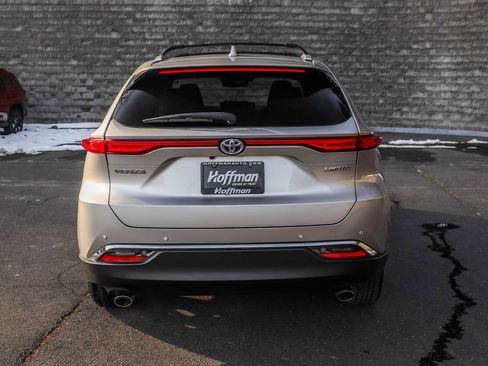 Used 2024 Toyota Venza Limited image 8