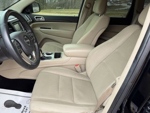 Used 2017 Jeep Grand Cherokee Laredo w/ Quick Order Package 2BE image 8