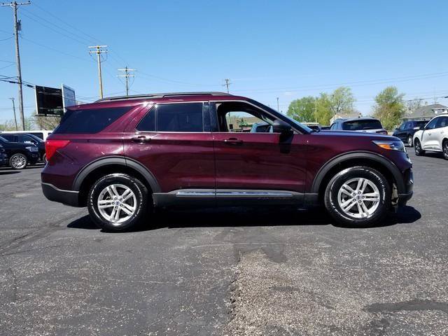 Certified 2023 Ford Explorer XLT w/ Equipment Group 202A AWD/4WD image 3