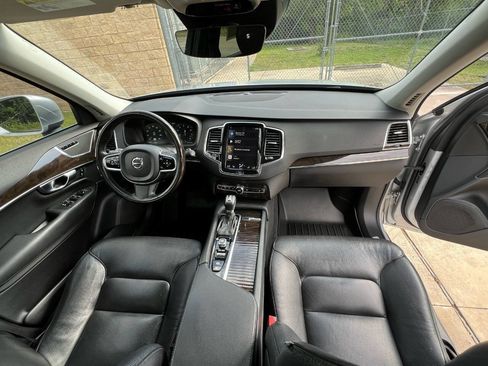 Used 2018 Volvo XC90 T6 Momentum w/ Convenience Package AWD/4WD image 26