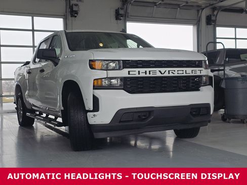 Used 2020 Chevrolet Silverado 1500 Custom w/ Custom Value Package image 3
