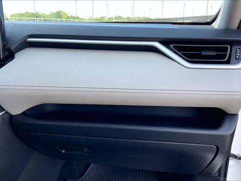 Used 2021 Toyota RAV4 XLE FWD image 18