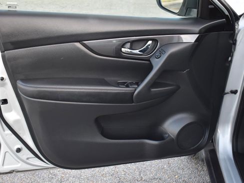 Used 2018 Nissan Rogue S image 19