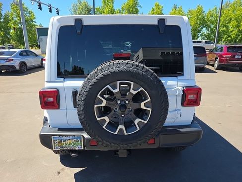 Used 2024 Jeep Wrangler Unlimited Sahara w/ Technology Group AWD/4WD image 4
