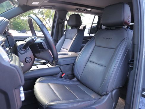 Used 2021 GMC Yukon XL Denali w/ Denali Premium Package AWD/4WD image 11