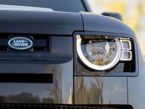 Used 2023 Land Rover Defender 110 AWD/4WD image 32
