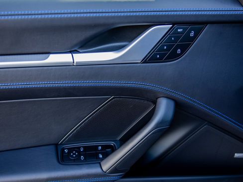 Used 2022 Porsche 911 Carrera image 19