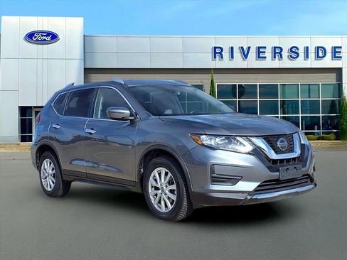 Used 2020 Nissan Rogue SV image 1