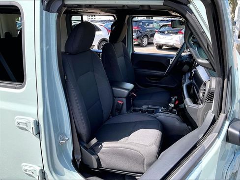 Used 2023 Jeep Wrangler Unlimited w/ Cold Weather Group AWD/4WD image 11
