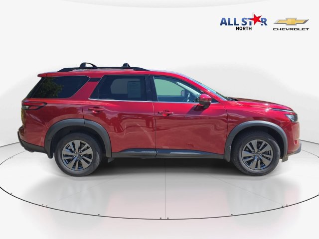 Used 2024 Nissan Pathfinder SV FWD image 2
