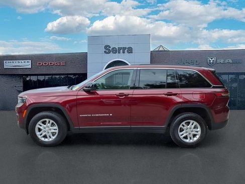 Used 2025 Jeep Grand Cherokee Laredo w/ Luxury Tech Group I AWD/4WD image 4