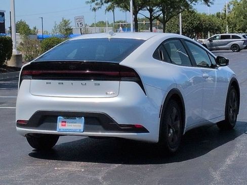Certified 2025 Toyota Prius LE FWD image 5