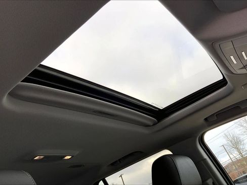 Used 2019 Chevrolet Tahoe LT w/ Luxury Package image 14