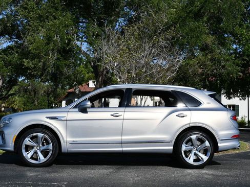 Used 2023 Bentley Bentayga Extended Wheelbase AWD/4WD image 31