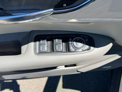 Used 2017 Cadillac XT5 Premium Luxury w/ Advanced Security Package AWD/4WD image 16