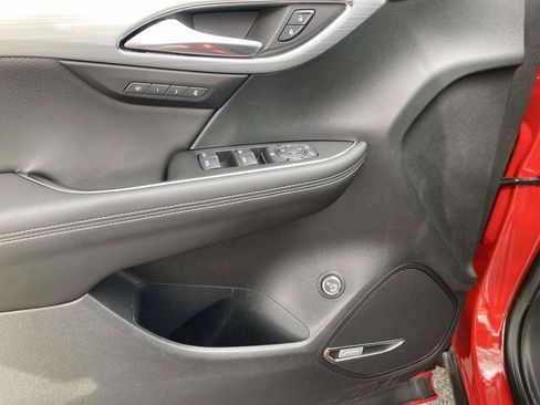 Used 2025 Buick Envision Avenir image 11