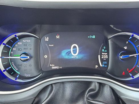 Used 2024 Chrysler Pacifica Limited FWD image 20