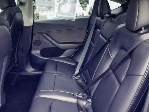 Used 2022 Tesla Model Y Performance image 16