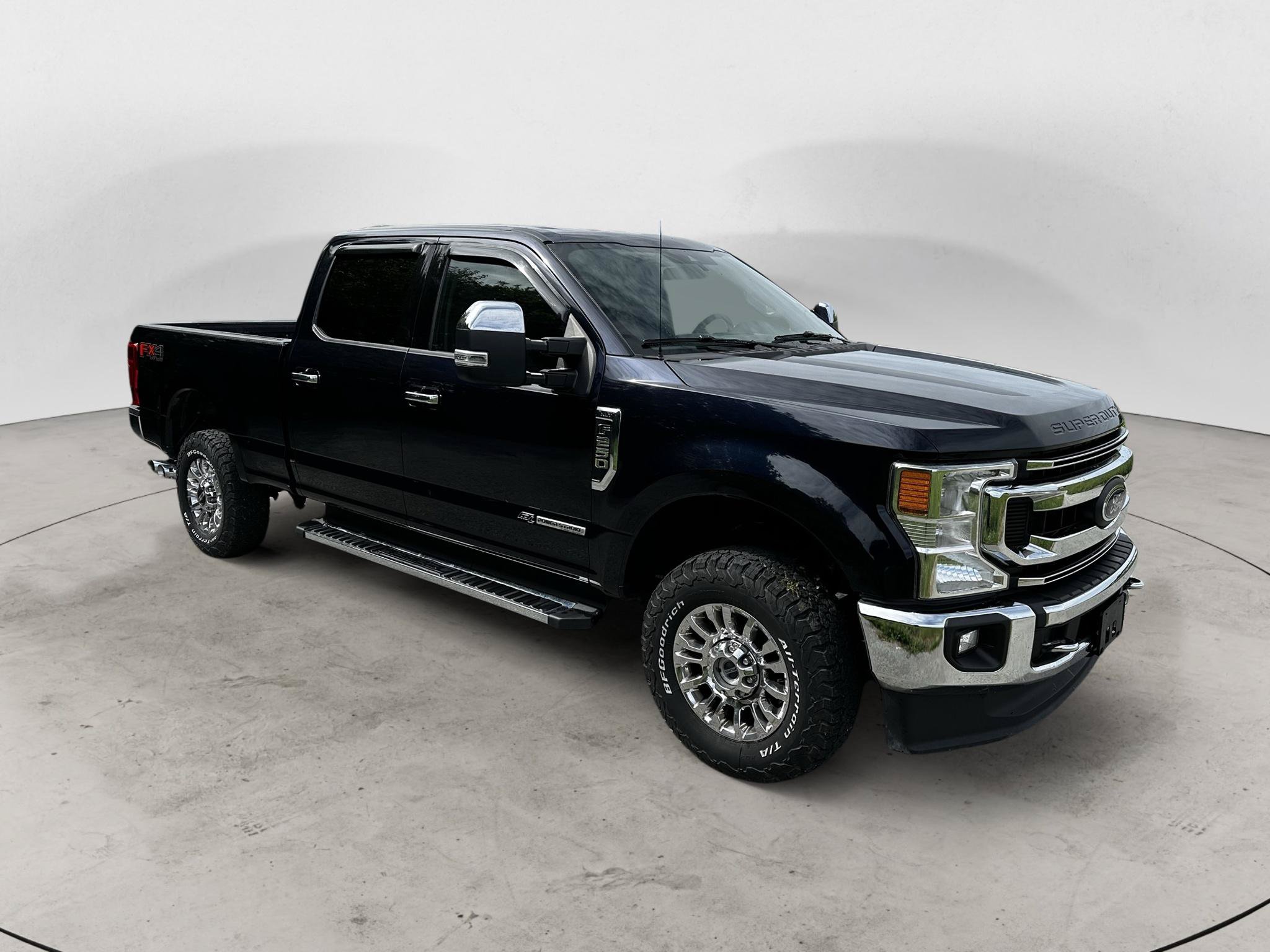 Used 2021 Ford F250 XLT w/ XLT Premium Package AWD/4WD image 2