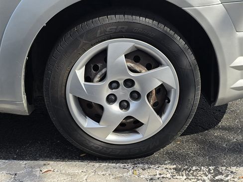 Used 2003 Pontiac Vibe Base w/ Power Group Value Package image 34