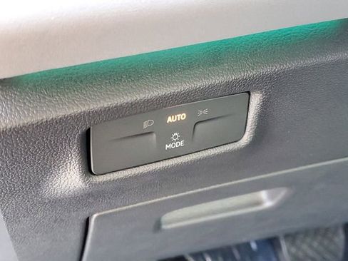 New 2026 Volkswagen Tiguan SE image 15