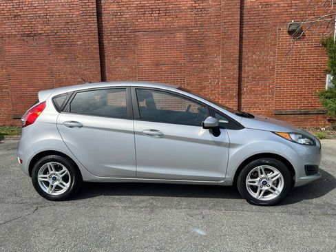 Used 2019 Ford Fiesta SE FWD image 2