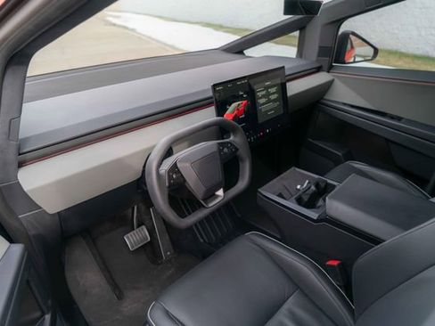 Used 2025 Tesla Cybertruck AWD Crew Cab image 32