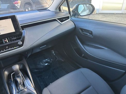 Used 2025 Toyota Corolla LE image 31