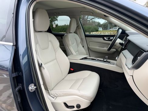 Certified 2023 Volvo XC60 B5 Plus w/ Climate Package image 10