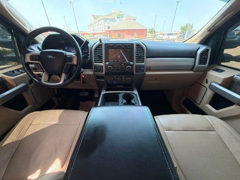 Used 2017 Ford F250 Lariat w/ Lariat Value Package AWD/4WD image 22