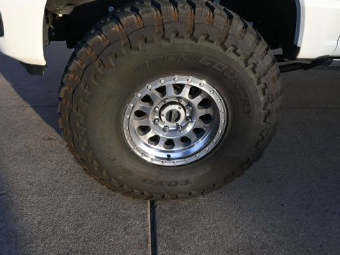 Used 2024 Ford F350 Platinum w/ FX4 Off-Road Package image 10