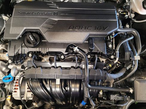 Used 2025 Hyundai Elantra Sport FWD image 30