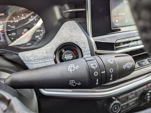 Certified 2025 Jeep Compass Latitude image 53