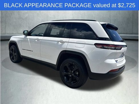 Used 2023 Jeep Grand Cherokee Limited w/ Black Appearance Package AWD/4WD image 3